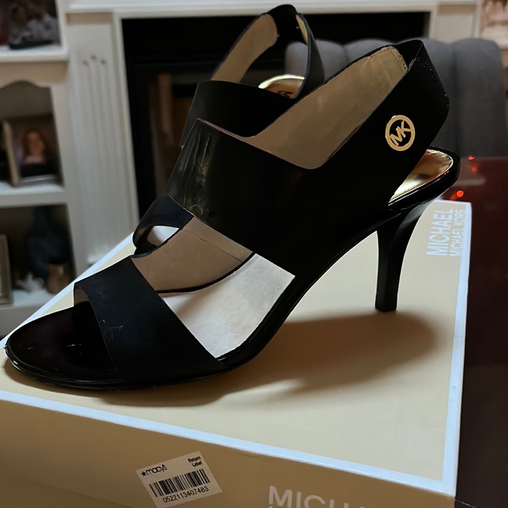 ♥️Michael Kors open toed shoe with 3inch heel♥️
